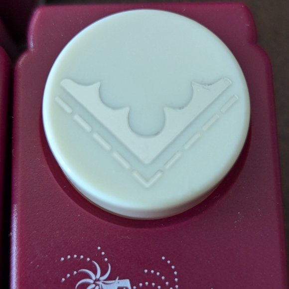 CRAFTERS - SCRAPBOOK - Emagination hole punchers - Picture 5 of 11